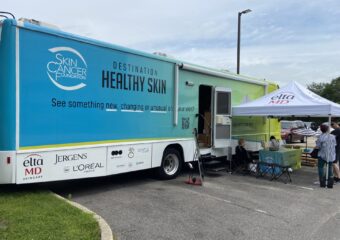 Foto de RV con logotipos