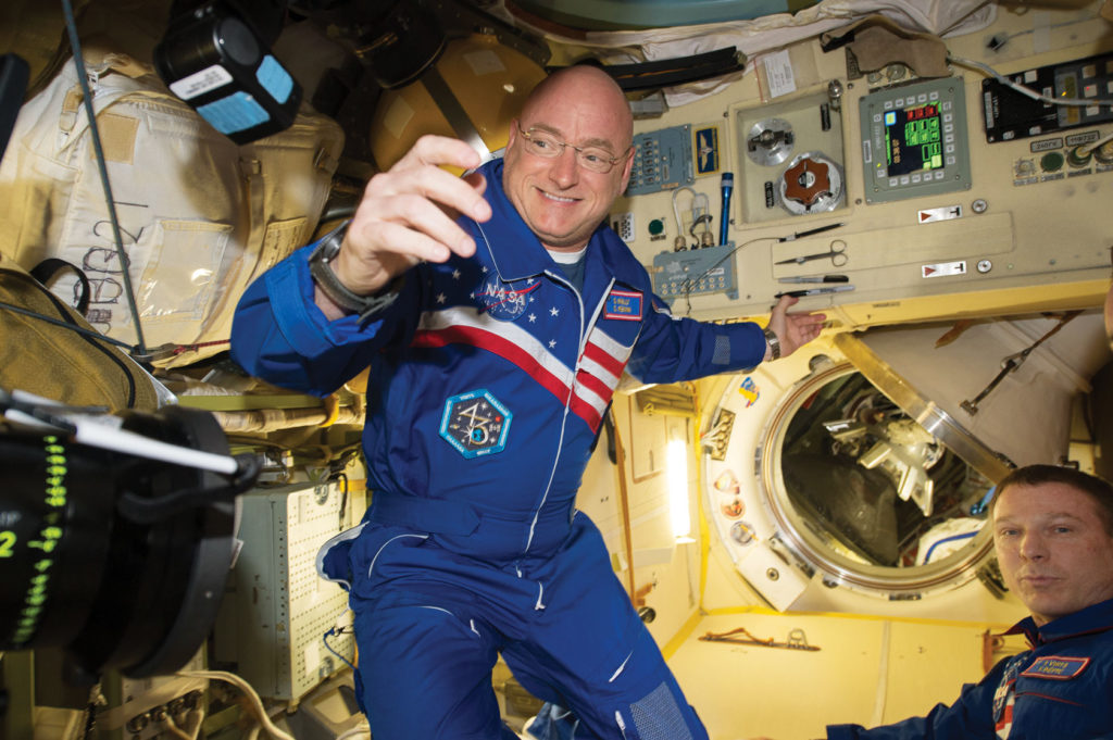 Scott Kelly na estação espacial
